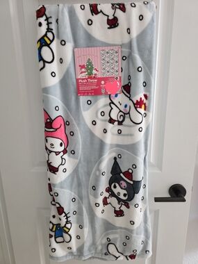 NWT Hello Kitty And Friends Christmas Globe Throw
